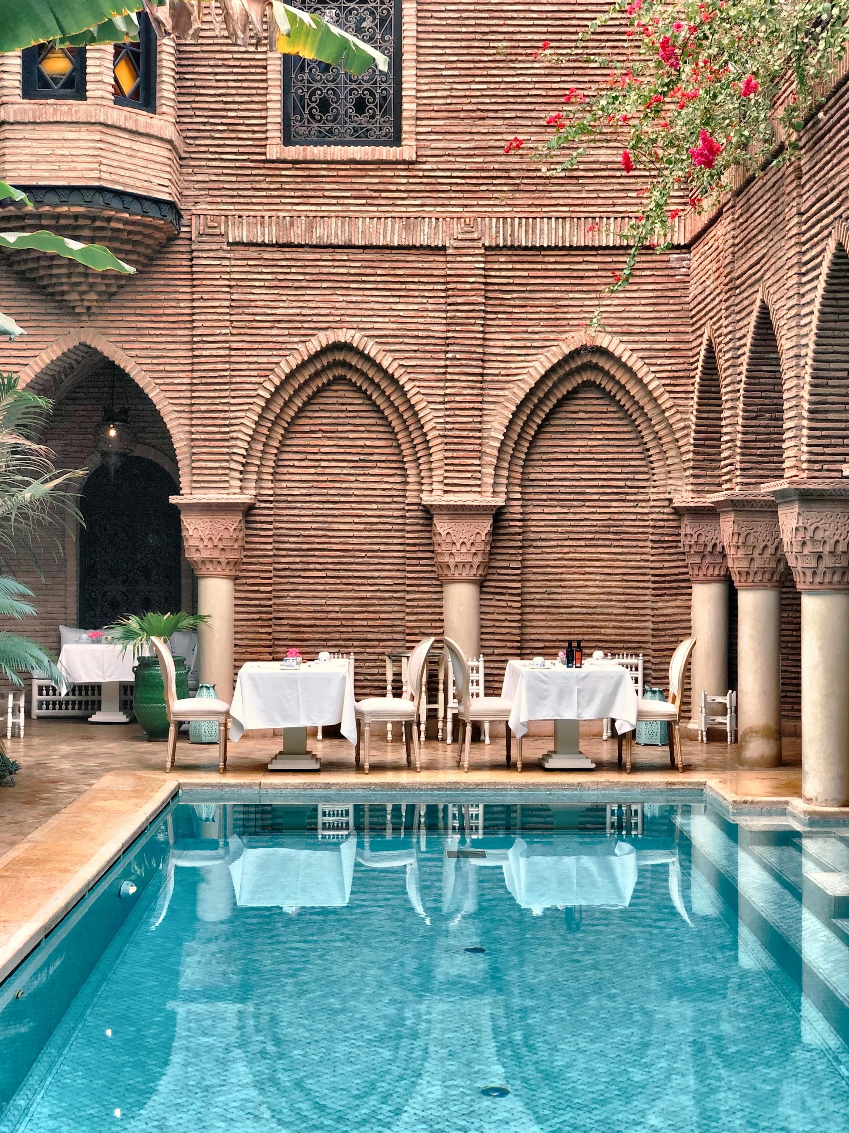 Patio con arcos de La Sultana en la medina de Marrakech